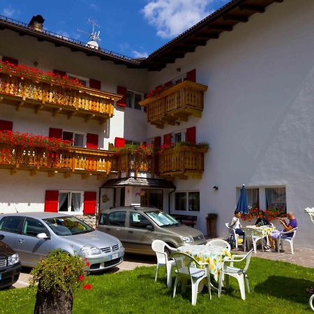 Garni Tyrolia Otel Campitello di Fassa Dış mekan fotoğraf