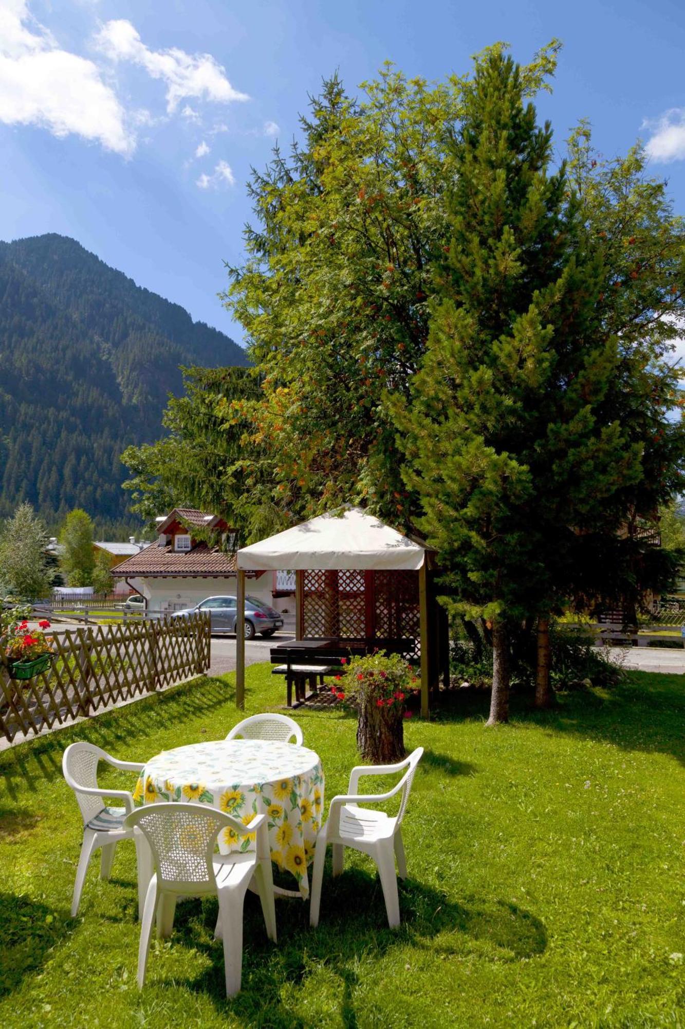 Garni Tyrolia Otel Campitello di Fassa Dış mekan fotoğraf