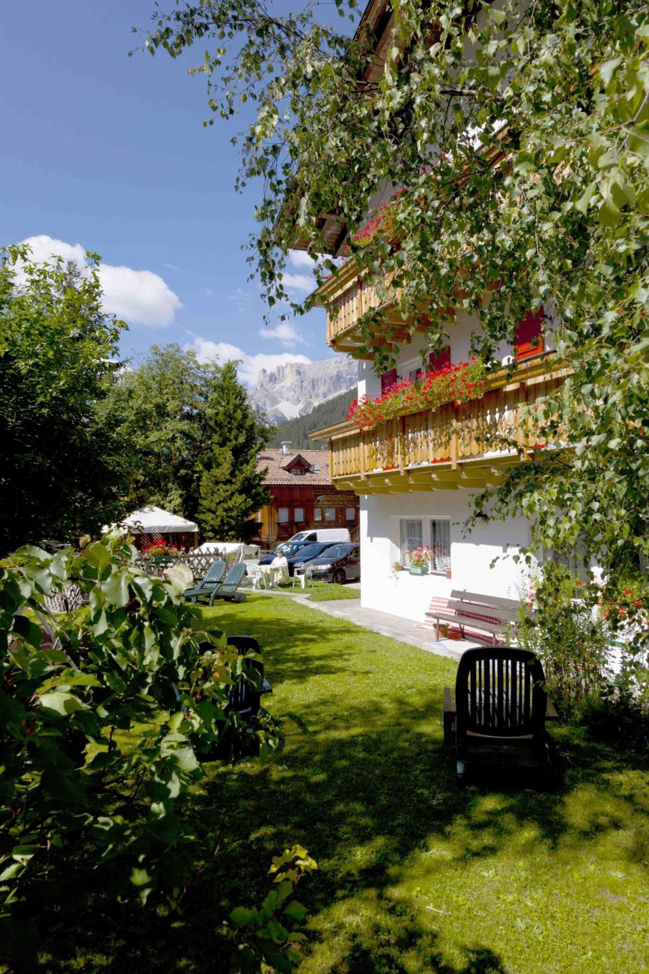 Garni Tyrolia Otel Campitello di Fassa Dış mekan fotoğraf
