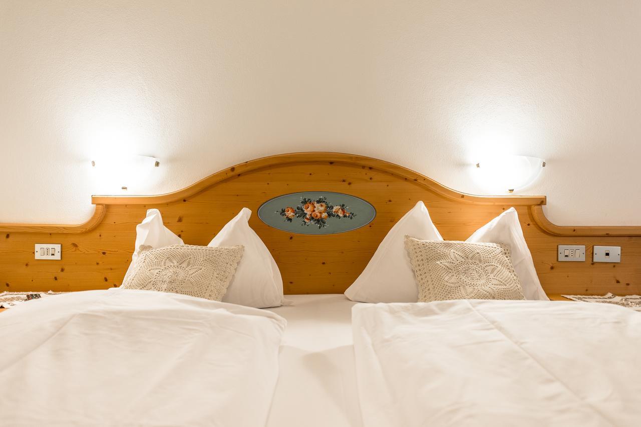 Garni Tyrolia Otel Campitello di Fassa Dış mekan fotoğraf
