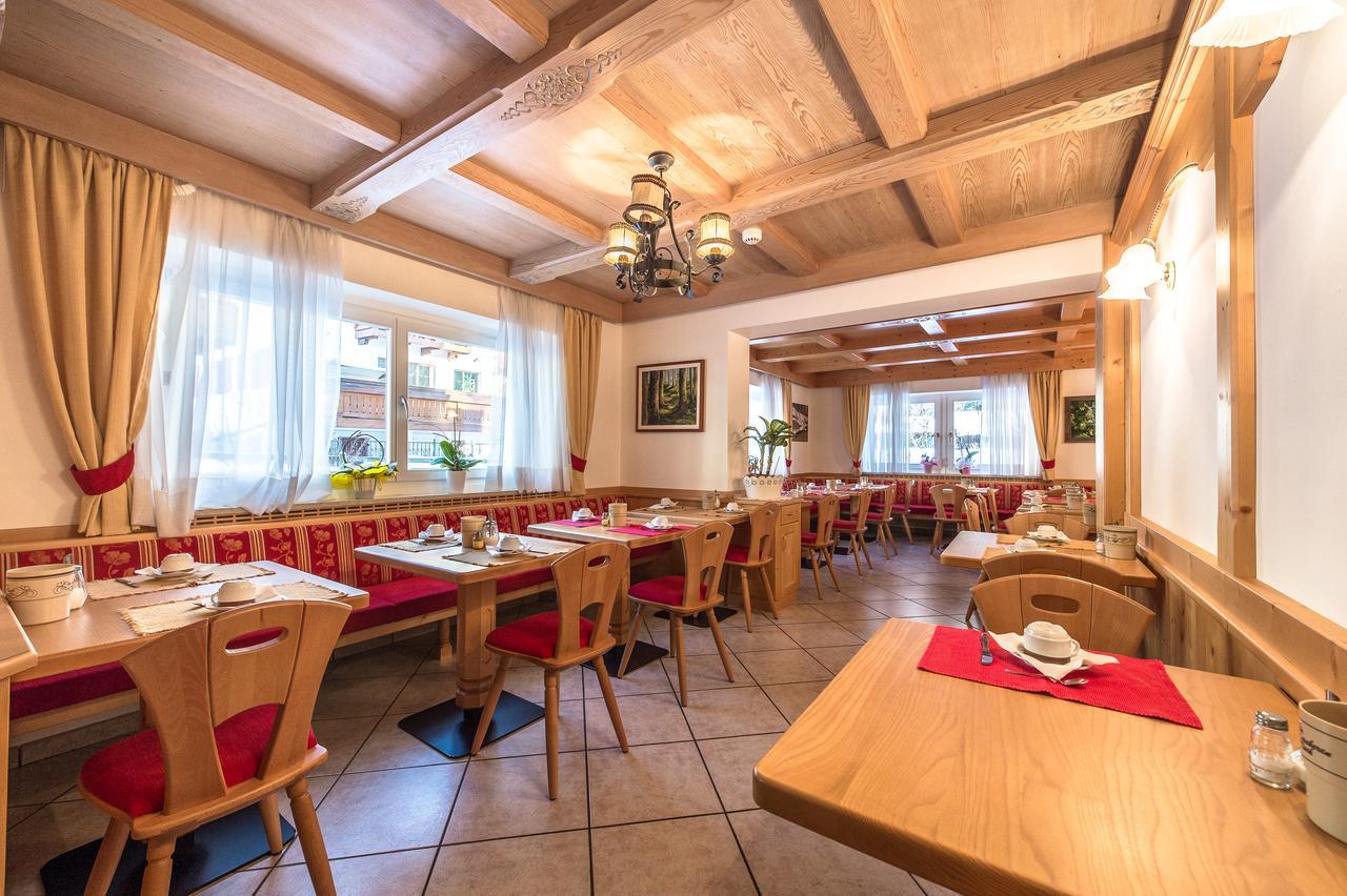 Garni Tyrolia Otel Campitello di Fassa Dış mekan fotoğraf