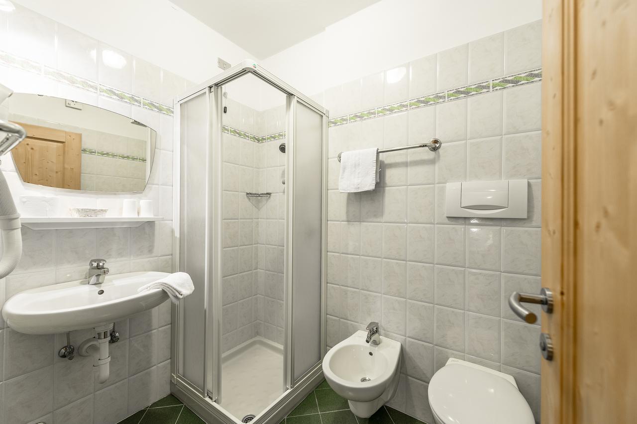 Garni Tyrolia Otel Campitello di Fassa Dış mekan fotoğraf