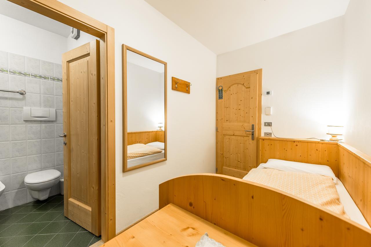 Garni Tyrolia Otel Campitello di Fassa Dış mekan fotoğraf